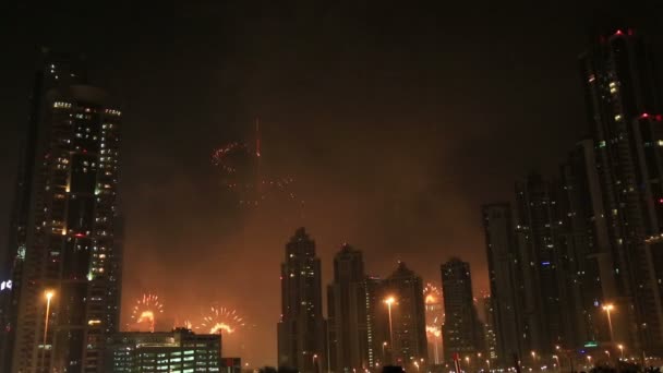 Burj Khalifa Año Nuevo 2015 fuegos artificiales pantalla — Vídeo de stock