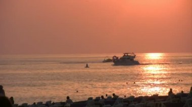 Akdeniz sahil şeridi üzerinde güzel gün batımı