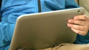 Çocuk bir dokunmatik ekran kullanarak Tablet Pc 2