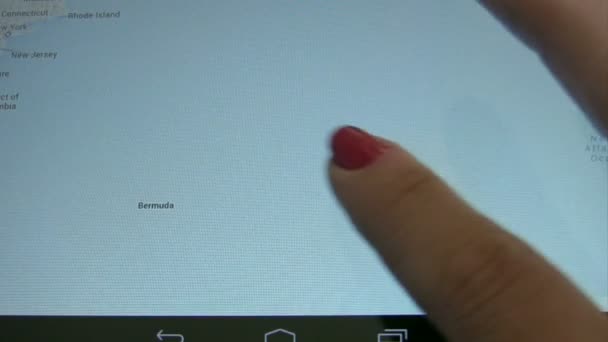 Mapa em tablet digital — Vídeo de Stock