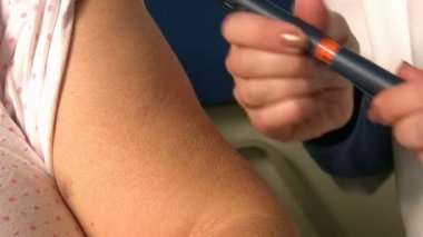 Doktor diyabetik kadınlar için insülin enjekte