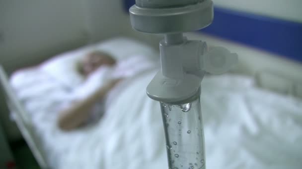 Άρρωστος διαβητικά γυναίκες σε δωμάτιο νοσοκομείου — Αρχείο Βίντεο