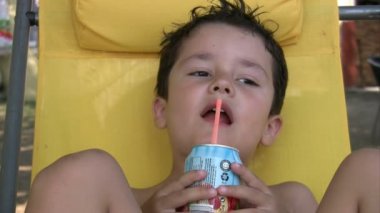 Korkmuş küçük bir çocuk