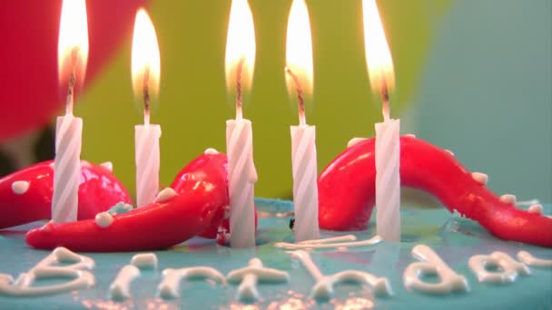 Свеча в день рождения — стоковое видео