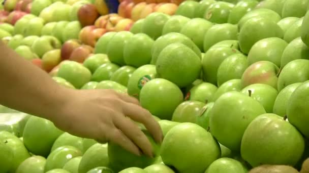 Zöldség-gyümölcs árus — Stock videók