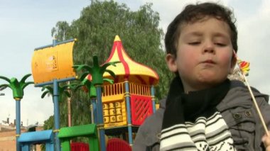Mutlu küçük çocuk