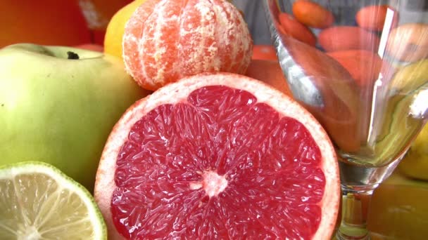 Fresh citrus juices — Stock video
