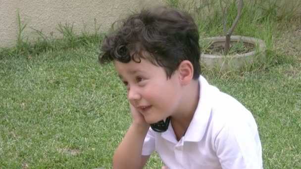 petit garçon et mobil téléphone4 