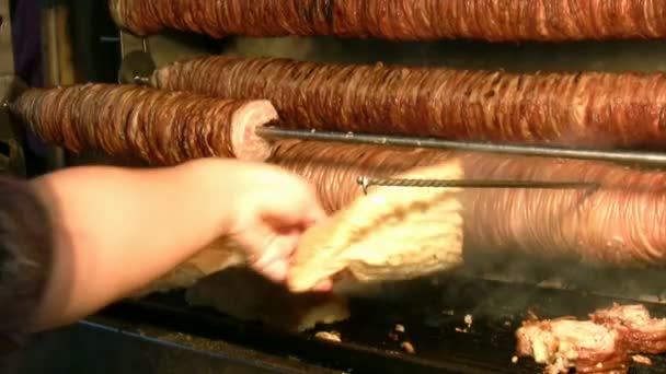 Turecké jídlo kokorec — Stock video