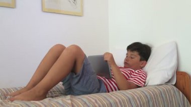 Çocuk alma selfie ile bir i pad