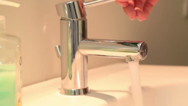 Close up of a running faucet — Stock Video