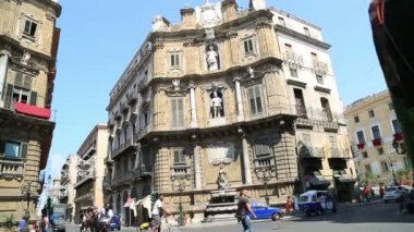 Dört köşe (Quattro aski)