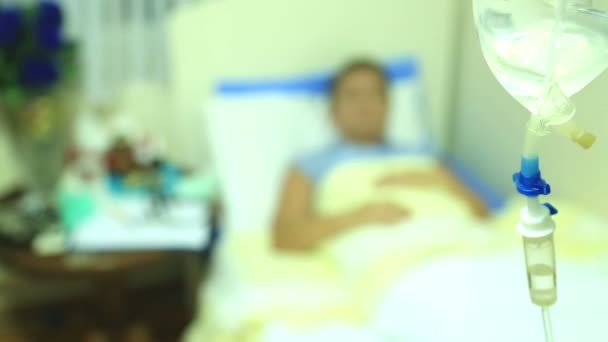 Sick woman lying in a hospital bed — Stock Video