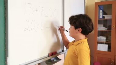 Temel öğrenci sınıfta