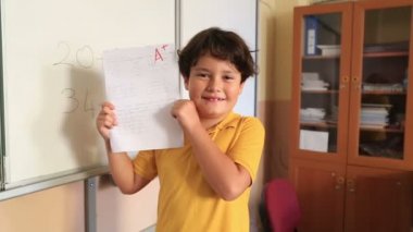 Temel öğrenci sınıfta