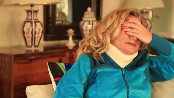 Painful woman with neck brace — Stock Video