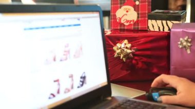 Online Noel zaman atlamalı bilgisayar ve kredi kartı ile alışveriş