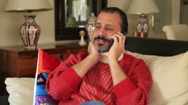 Boyun küme ayracı ile acı adam