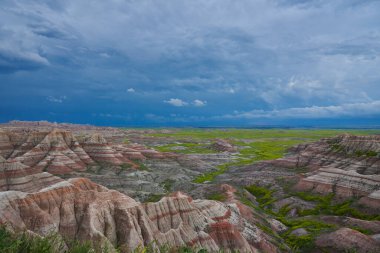 Güney Dakota 'daki Çorak Topraklar Ulusal Parkı' nın zirvelerine bakın