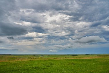 Güney Dakota 'daki Çorak Topraklar Ulusal Parkı' ndaki karışık çayır manzarası