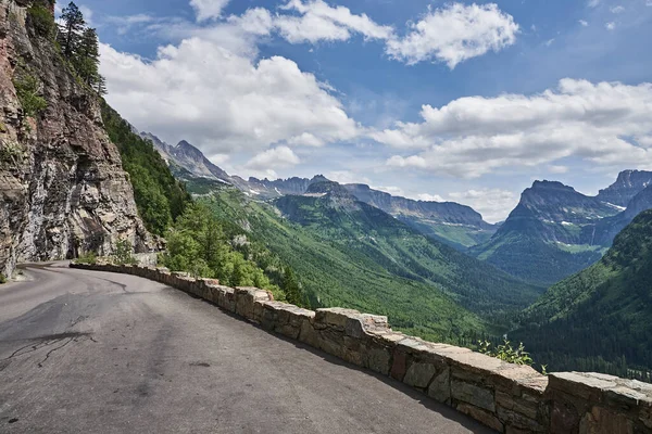 Going to the Sun Road with Heaven\'s Peak in Glaciers National Park