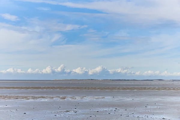 Vista sobre el mar de Wadden cerca de la isla Foehr en marea baja — Foto de Stock