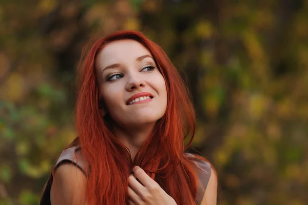 Outdoors portrait of beautiful young woman with red hair — Stock Photo, Image