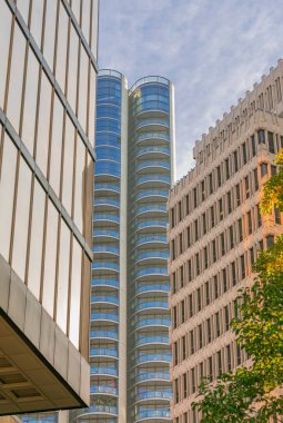 Vancouver, BC, Kanada-Kasım 1,2020. Vancouver 'ın yüksek ofis binaları olan şehir merkezi. Seçici odak, seyahat fotoğrafı, sokak manzarası.