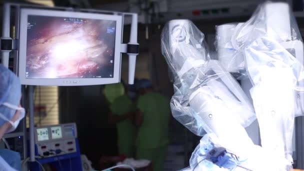 Robotická chirurgie. Chirurgický robot da Vinci. Lékařská operace s roboty-skladovými záběry — Stock video