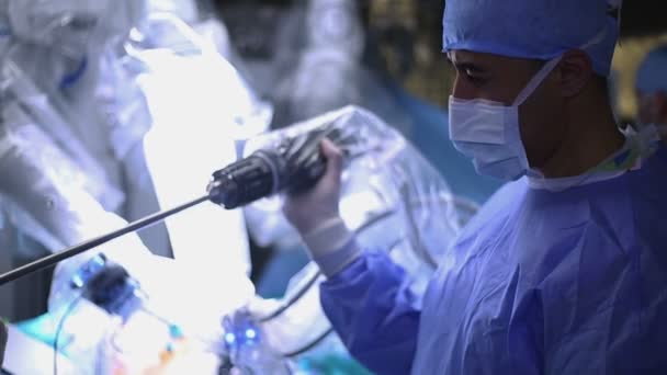 Robô de operação cirúrgica. Cirurgia Robótica. Robô médico da Vinci — Vídeo de Stock