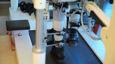Tıbbi yürüyen robot. Lokomat - yürüyen robot.