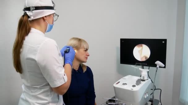 Vinnytsya Ukraine Kasım 2020 Otolaryngology Kulağın Endoskopik Muayenesi Otolaryngologist Aleti — Stok video