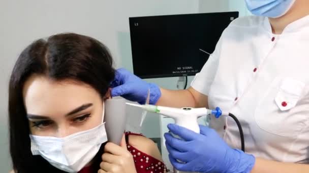 Vinnytsya Ukraine Listopad 2020 Pranie Zatyczek Uszu Badanie Endoskopowe Ucha — Wideo stockowe