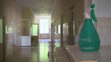 Covid departmanı hastanede. Hastaların yoğun olduğu bir hastanenin bulaşıcı hastalıklar bölümü.