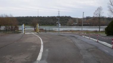 Ukrayna sınırı - Moldova. Kontrol noktası Yampil - Koseuts. Dinyester Nehri 'nden geçen feribot..