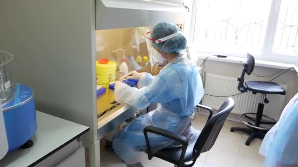 Vinnytsya Ukraine Marca 2021 Laboratorium Badań Nad Covid Sprzęt Laboratoryjny — Wideo stockowe