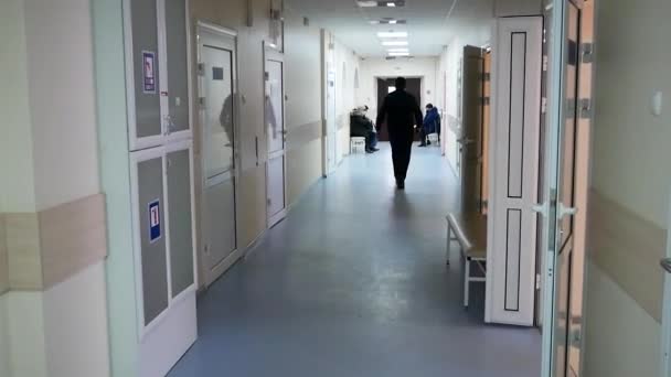 Vinnytsya Ukraine March 2021 Hospital Corridor Person Doctor Uniform Walks — Stock Video