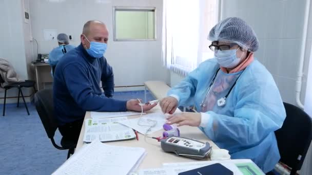 Vinnytsya Ucrânia Março 2021 Vacinação Com Vacina Indiana Astrazeneca Covishield — Vídeo de Stock