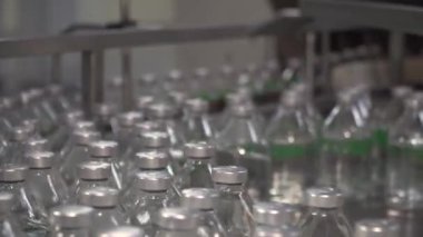 KYIV, UKRAINE - 7 Nisan 2021 Eczacılık Fabrikası. Eczacılık üretim hattı. Tıbbi ürünlerin üretimi - editoryal görüntüler 