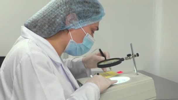 Kyiv Ukraine 2020年3月14日 医薬品製造工場 医薬品製造ライン 医薬品の製造 社説映像 — ストック動画