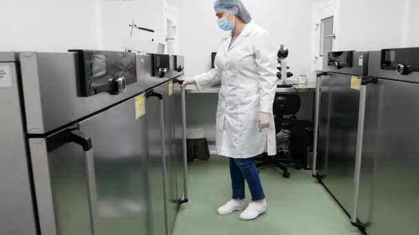 Kyiv Ucrânia Abril 2021 Fábrica Fabricação Farmacêutica Linha Produção Farmacêutica — Vídeo de Stock