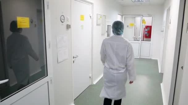 Kyiv Ukrajina Dubna 2021 Farmaceutická Továrna Farmaceutická Výrobní Linka Výroba — Stock video