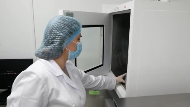 Kyiv Ucrania Marzo 2020 Fábrica Fabricación Farmacéutica Línea Producción Farmacéutica — Vídeos de Stock