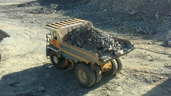 花崗岩の抽出のために採石 花崗岩採石場 — ストック写真