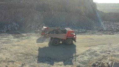 Granit çıkarmak için taş ocağı. Granit ocağı. Granit özütü. Benimkini aç. Madencilik endüstrisi. Taş ocağı - Hava görüntüsü