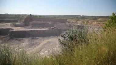 Benimkini aç. Madencilik endüstrisi. Taş ocağında. Granit çıkarmak için taş ocağı. Granit ocağı. Granit özütü.