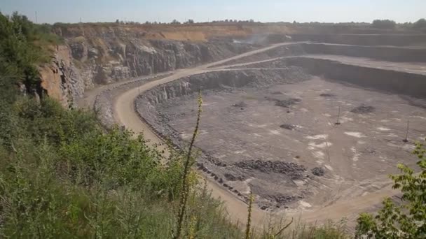 Benimkini Madencilik Endüstrisi Taş Ocağında Granit Çıkarmak Için Taş Ocağı — Stok video