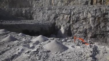 Benimkini aç. Madencilik endüstrisi. Taş ocağında. Granit çıkarmak için taş ocağı. Granit ocağı. Granit özütü.