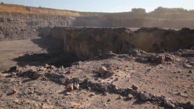 Benimkini aç. Madencilik endüstrisi. Taş ocağında. Granit çıkarmak için taş ocağı. Granit ocağı. Granit özütü.
