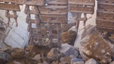 Benimkini aç. Madencilik endüstrisi. Taş ocağında. Granit çıkarmak için taş ocağı. Granit ocağı. Granit özütü.